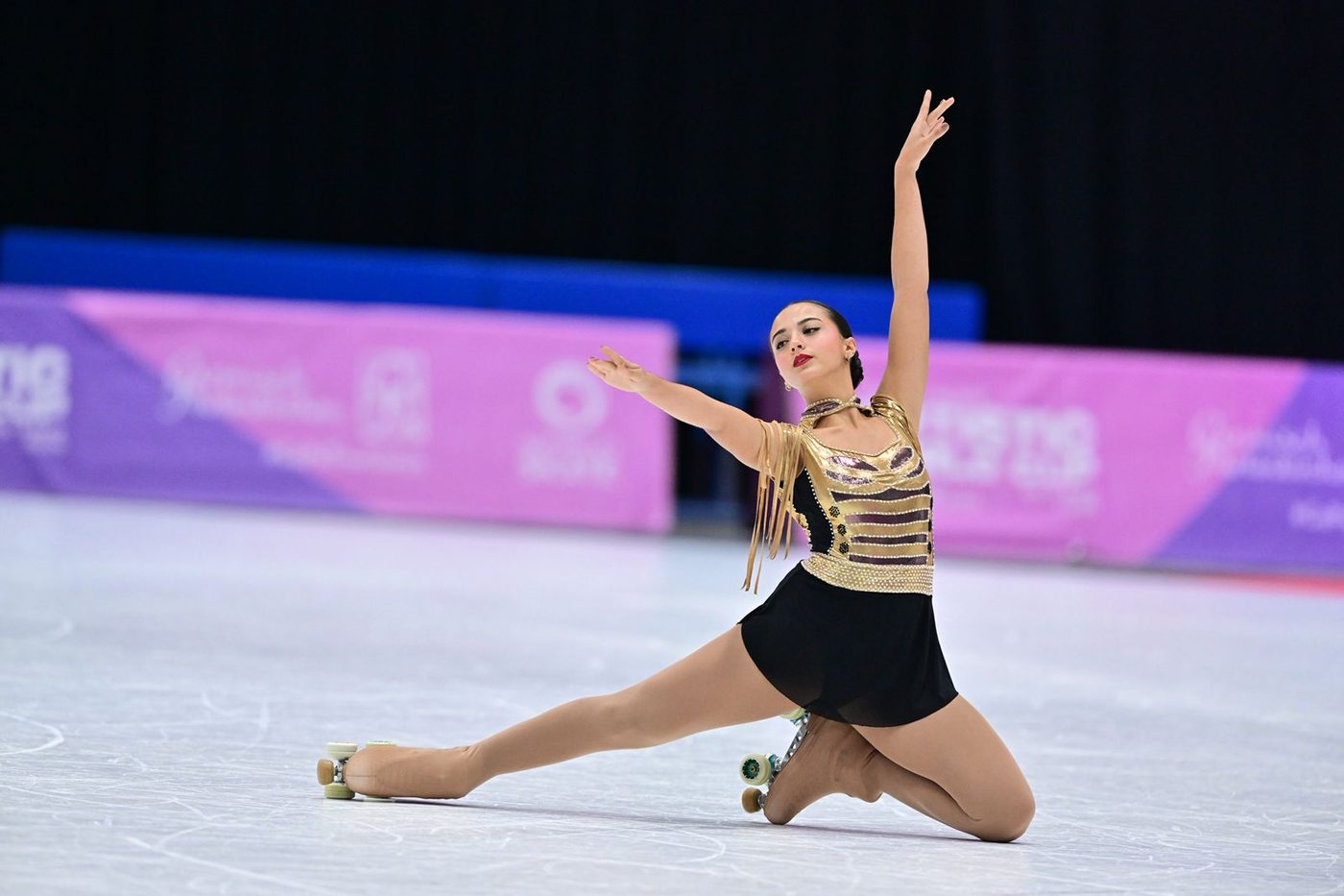 Patinadora sanjuanina en el cierre de su rutina